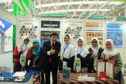 IFIA President with the innovative girls
