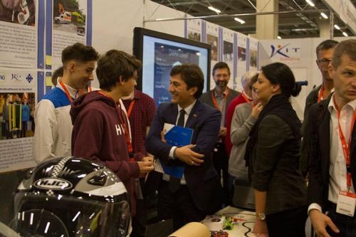 IFIA President, Alireza Rastegar, has a discussion with the inventors
