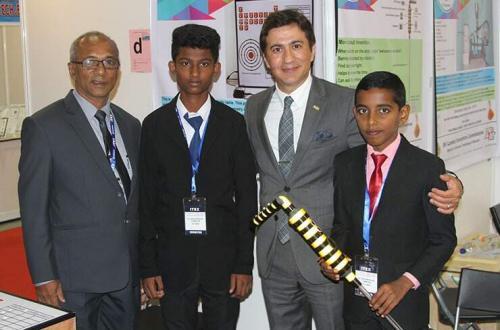 IFIA President visits Invention Booths