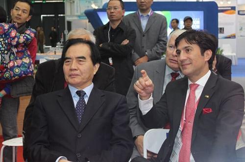 Right: Alireza Rastegar, IFIA President Left: Mr. Huarong Yu, Executive Vice President and Secretary General China Association of Inventions