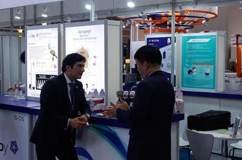 IFIA President Alireza Rastegar Visits Invention Booths in SmartBiz Expo