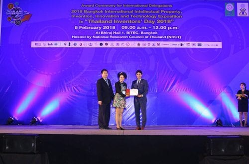 IFIA President, Alireza Rastegar awards IFIA Best Invention Medal to JINSHENG LUZHOU Liquor Industry Co., Ltd in IPITEX Award Ceremony